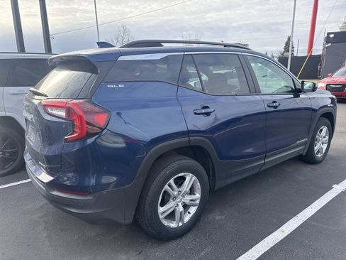 Used 2023 GMC Terrain SLE w/ LPO, Cargo Package image 3