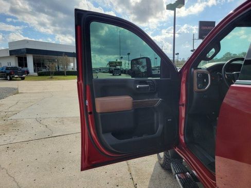 Used 2023 Chevrolet Silverado 2500 High Country w/ Technology Package image 11