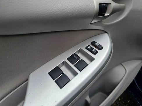 Used 2013 Toyota Corolla LE Special Edition image 26