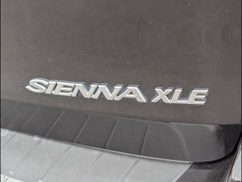 Used 2010 Toyota Sienna XLE image 25