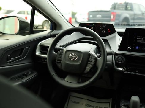 Used 2024 Toyota Prius LE FWD image 33