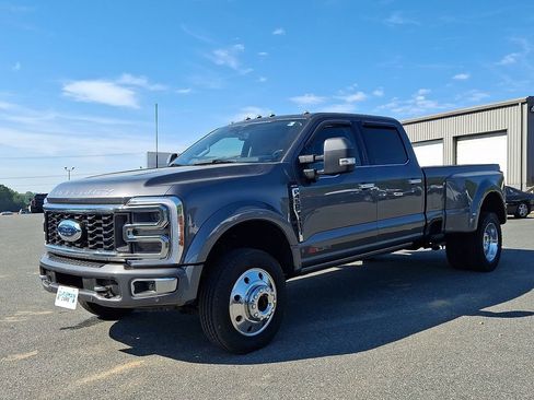 Used 2023 Ford F450 Limited w/ FX4 Off-Road Package AWD/4WD image 3