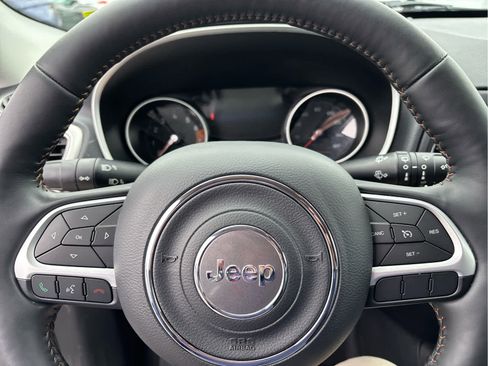 Used 2019 Jeep Compass Latitude w/ Popular Equipment Group image 9