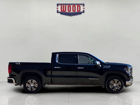 Used 2024 GMC Sierra 1500 SLT image 2