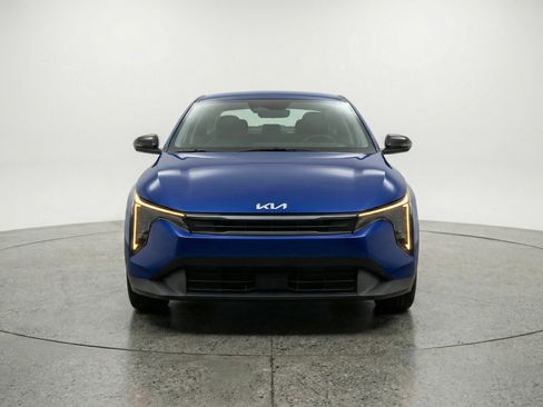 Used 2025 Kia K4 FWD image 2