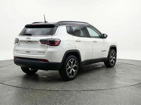 Used 2025 Jeep Compass Limited image 7