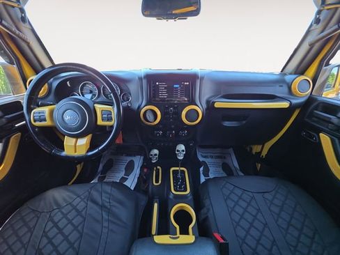 Used 2015 Jeep Wrangler Unlimited Sahara w/ Max Tow Package AWD/4WD image 10