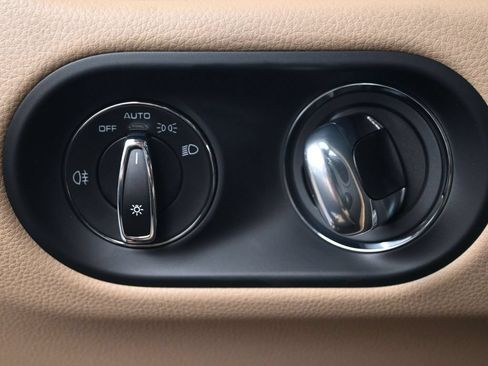Certified 2026 Porsche Macan AWD/4WD image 24