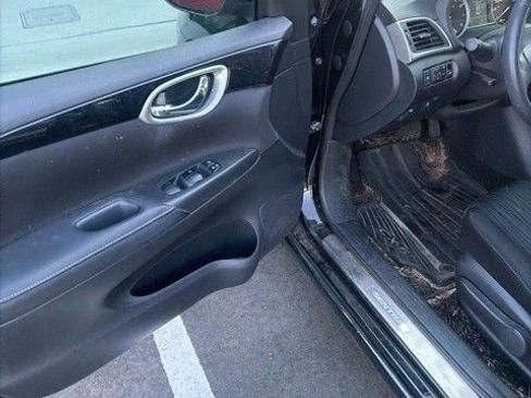 Used 2019 Nissan Sentra SV w/ Special Edition Package FWD image 4