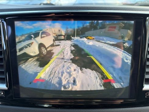Used 2025 Chrysler Pacifica Select image 21