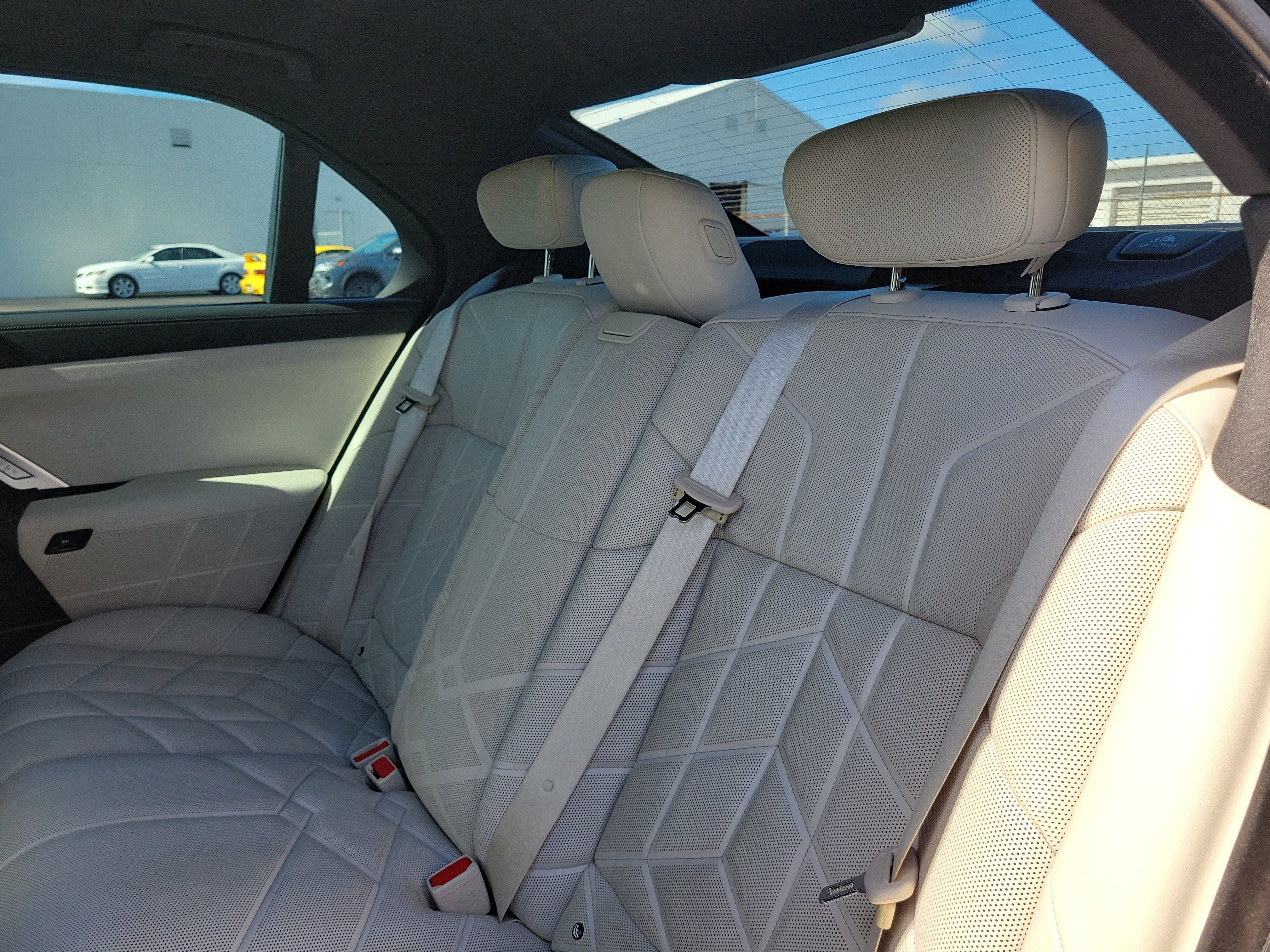 Used 2023 BMW 740i RWD image 10