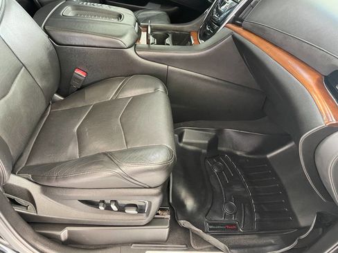 Used 2018 Cadillac Escalade ESV Luxury image 35