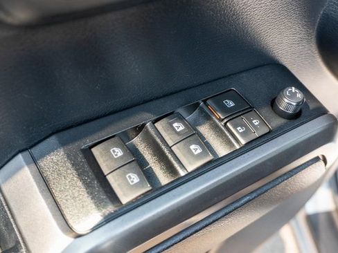 Used 2019 Toyota Tacoma TRD Sport AWD/4WD image 17