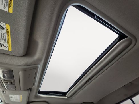 Used 2019 Nissan Frontier SL RWD image 16