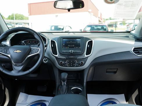 Used 2023 Chevrolet Equinox LT w/ Driver Convenience Package AWD/4WD image 9