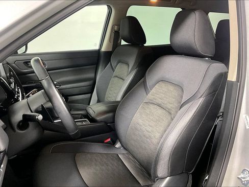 Used 2025 Nissan Pathfinder SV FWD image 25