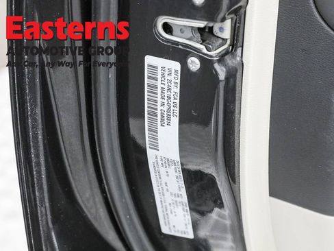 Used 2023 Chrysler Pacifica Touring-L FWD image 35