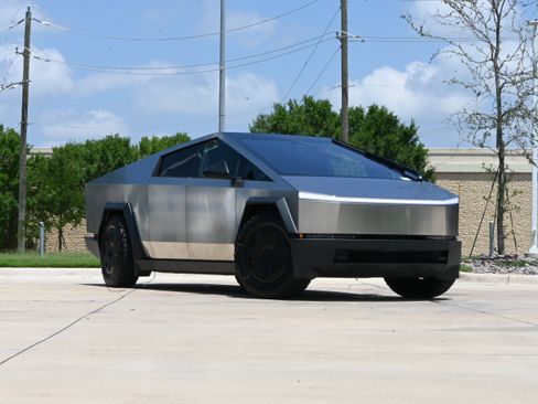 Used 2025 Tesla Cybertruck AWD Crew Cab image 2