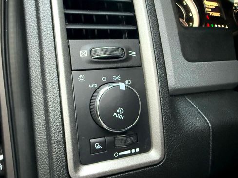 Used 2015 RAM 1500 Express image 31