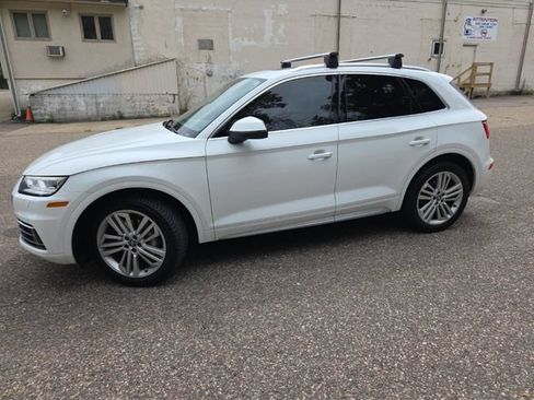 Used 2018 Audi Q5 2.0T Premium Plus w/ Premium Plus Package AWD/4WD image 2