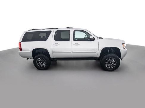 Used 2013 Chevrolet Suburban LT w/ Luxury Package AWD/4WD image 4