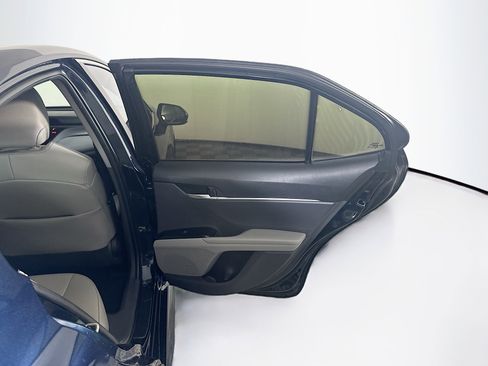 Used 2020 Toyota Camry SE FWD image 29