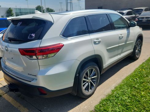 Used 2019 Toyota Highlander XLE AWD/4WD image 5