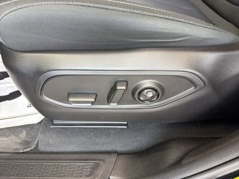 Used 2024 Jeep Grand Cherokee Laredo AWD/4WD image 16