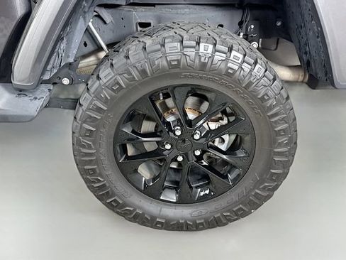 Used 2021 Jeep Gladiator Overland image 34