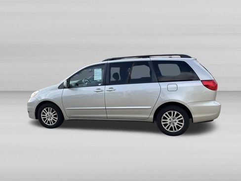 Used 2008 Toyota Sienna XLE FWD image 9