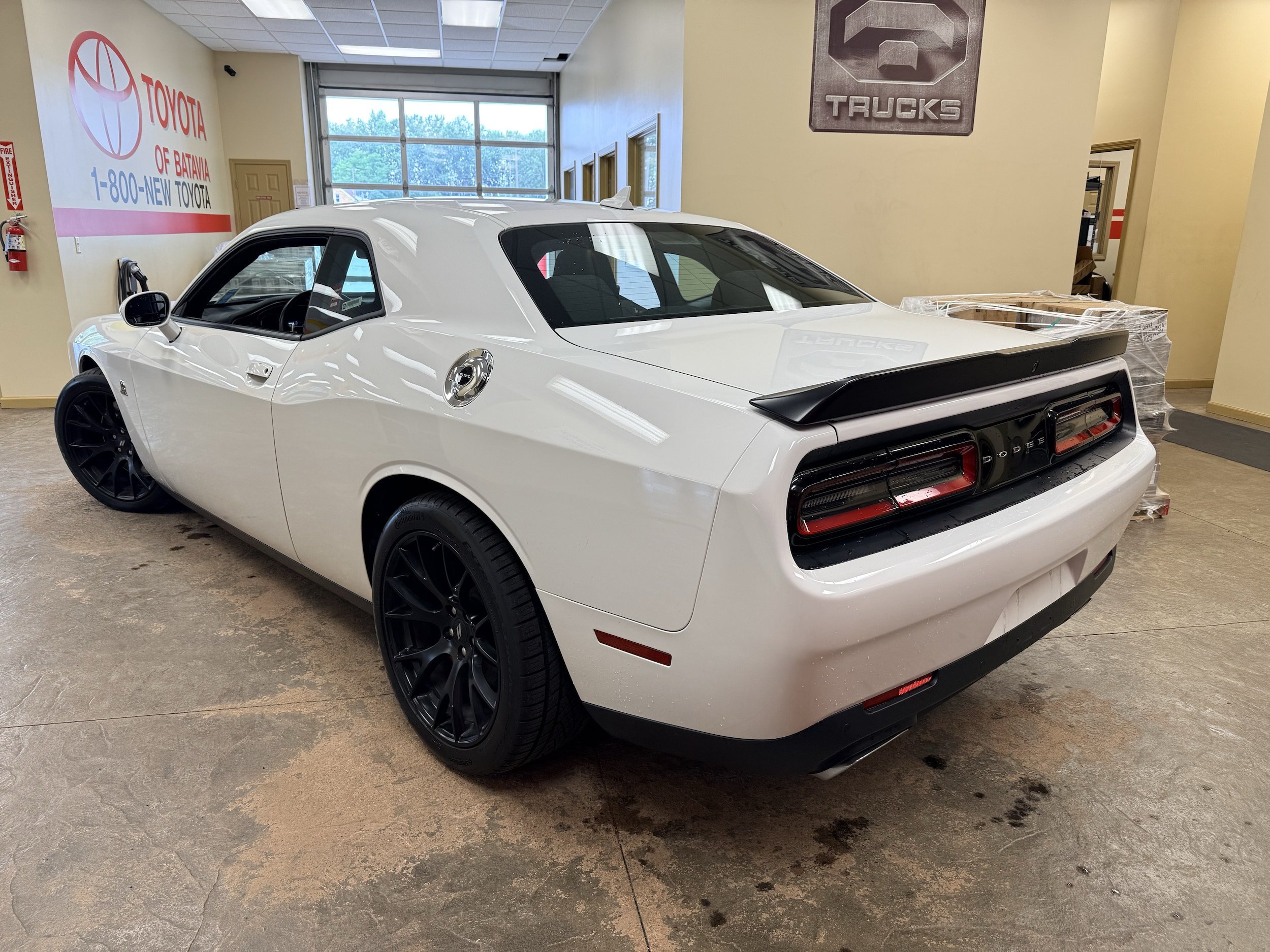 Used 2018 Dodge Challenger R/T Scat Pack w/ Dynamics Package RWD image 10