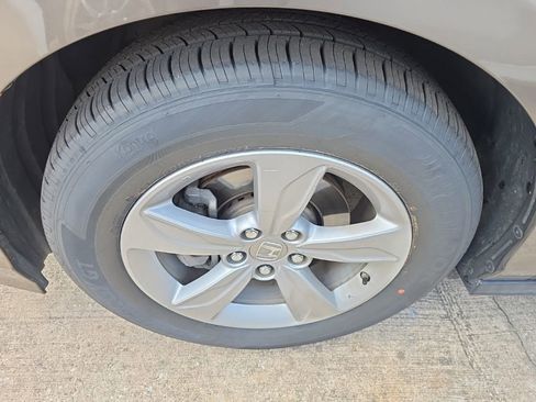 Used 2019 Honda Odyssey EX-L image 2