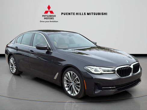 Used 2022 BMW 530i w/ Premium Package RWD image 3