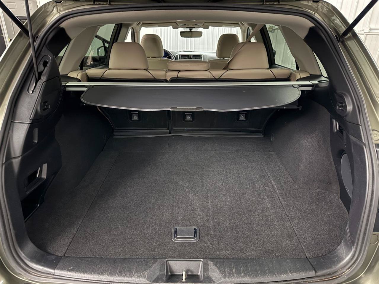 Used 2018 Subaru Outback 3.6R Limited AWD/4WD image 11