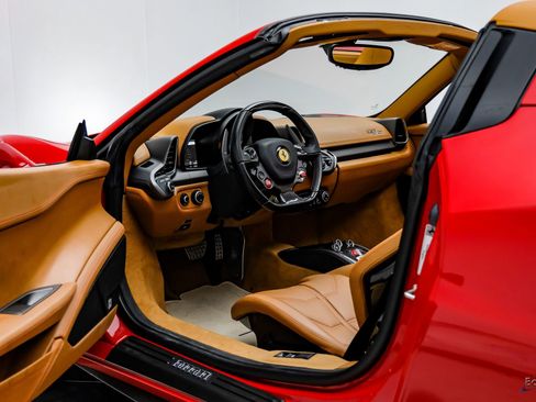 Used 2013 Ferrari 458 Spider image 43