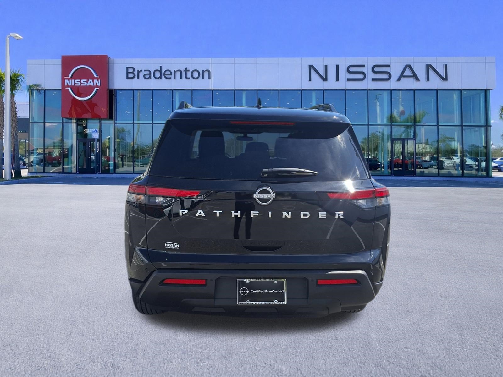 Certified 2025 Nissan Pathfinder SV FWD image 6