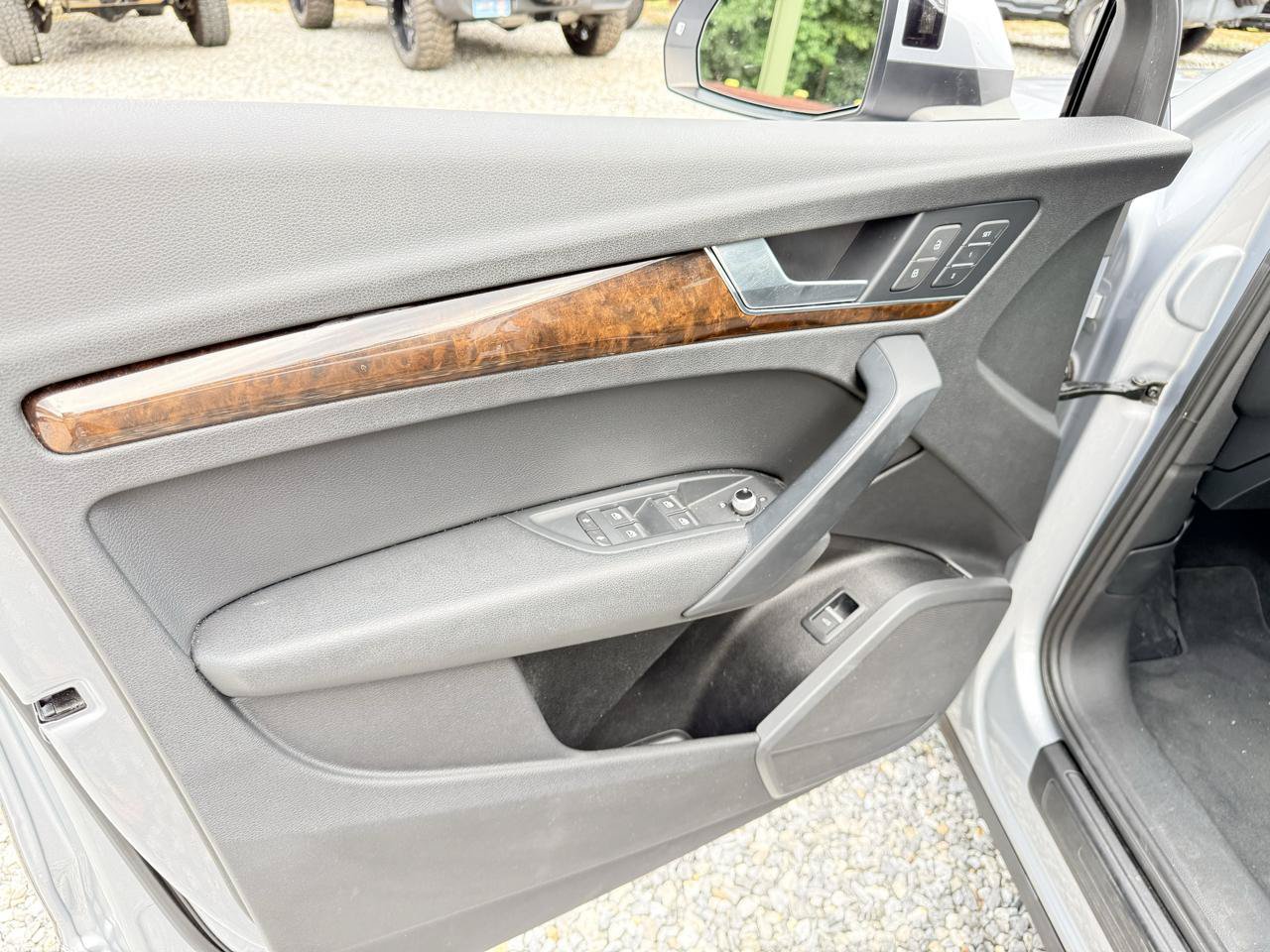 Used 2019 Audi Q5 2.0T Premium w/ Convenience Package AWD/4WD image 9