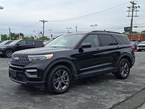 Certified 2022 Ford Explorer XLT w/ Equipment Group 202A AWD/4WD image 3