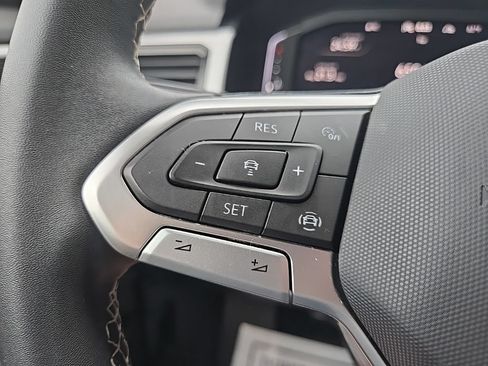 Used 2022 Volkswagen Atlas Cross Sport SE AWD/4WD image 42