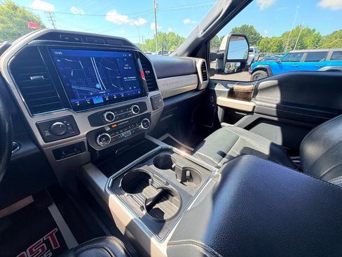 Used 2022 Ford F250 Lariat w/ Lariat Ultimate Package AWD/4WD image 31