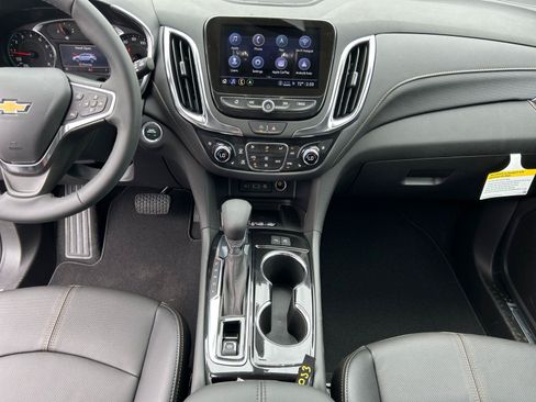 Used 2024 Chevrolet Equinox Premier AWD/4WD image 12