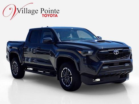 Used 2024 Toyota Tacoma TRD Sport AWD/4WD image 9