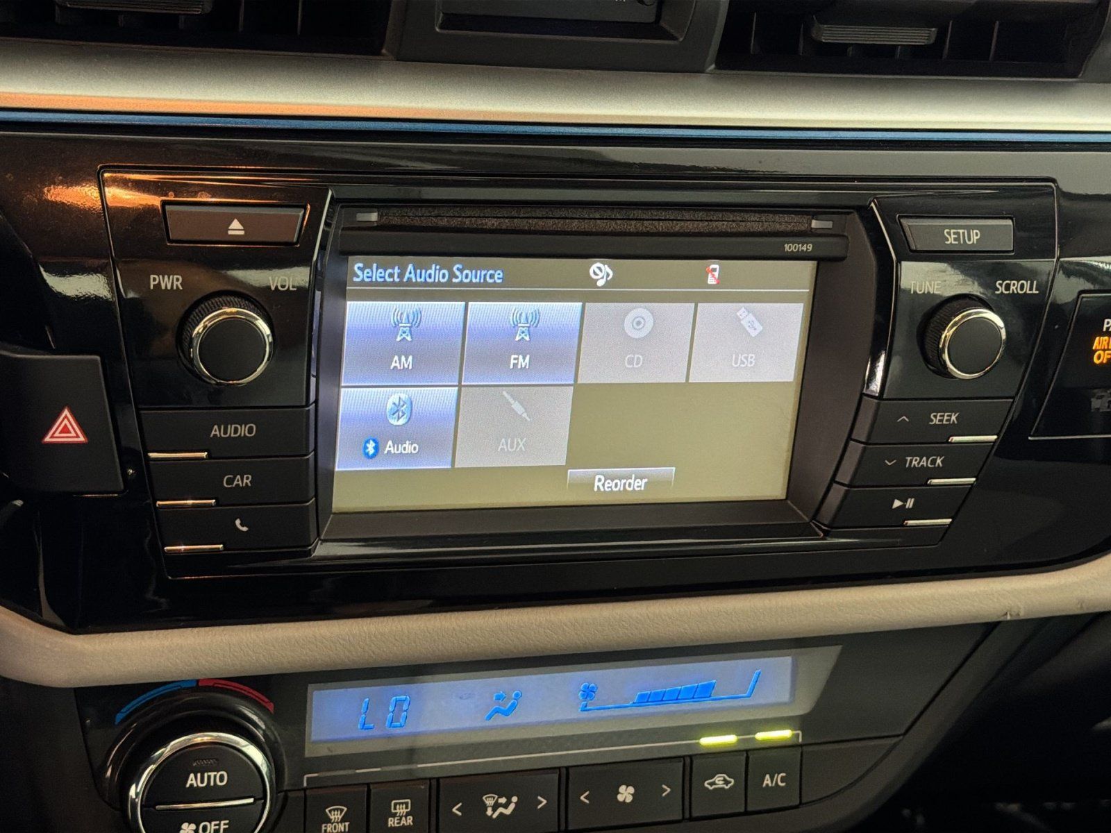 Used 2015 Toyota Corolla LE FWD image 17