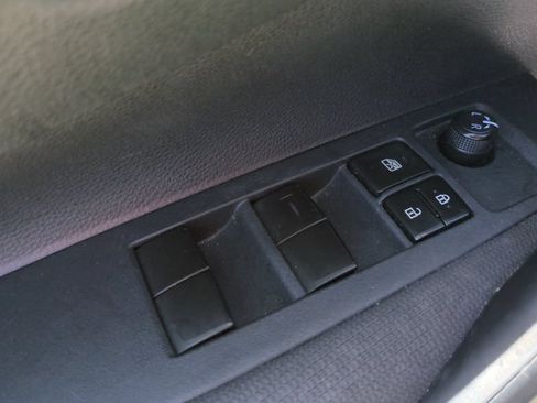 Used 2020 Toyota Corolla LE FWD image 12