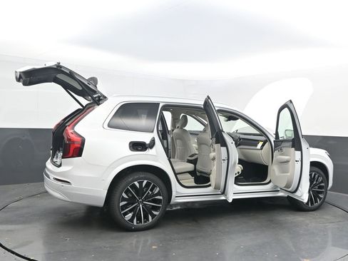 New 2026 Volvo XC90 B6 Ultra image 39