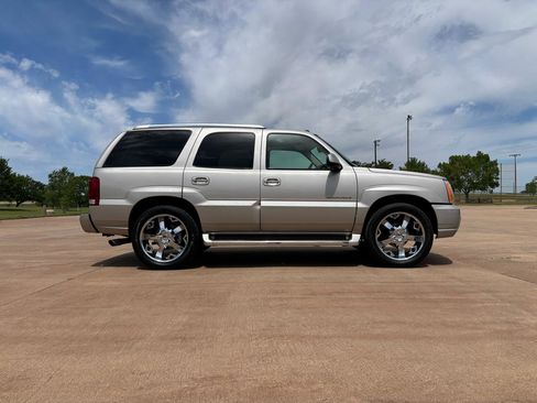 Used 2005 Cadillac Escalade 2WD image 25