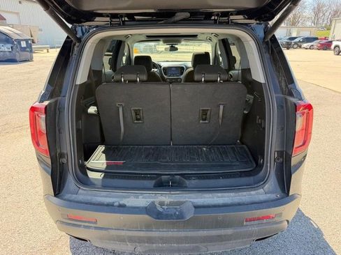Used 2023 GMC Acadia SLE w/ Driver Convenience Package image 5