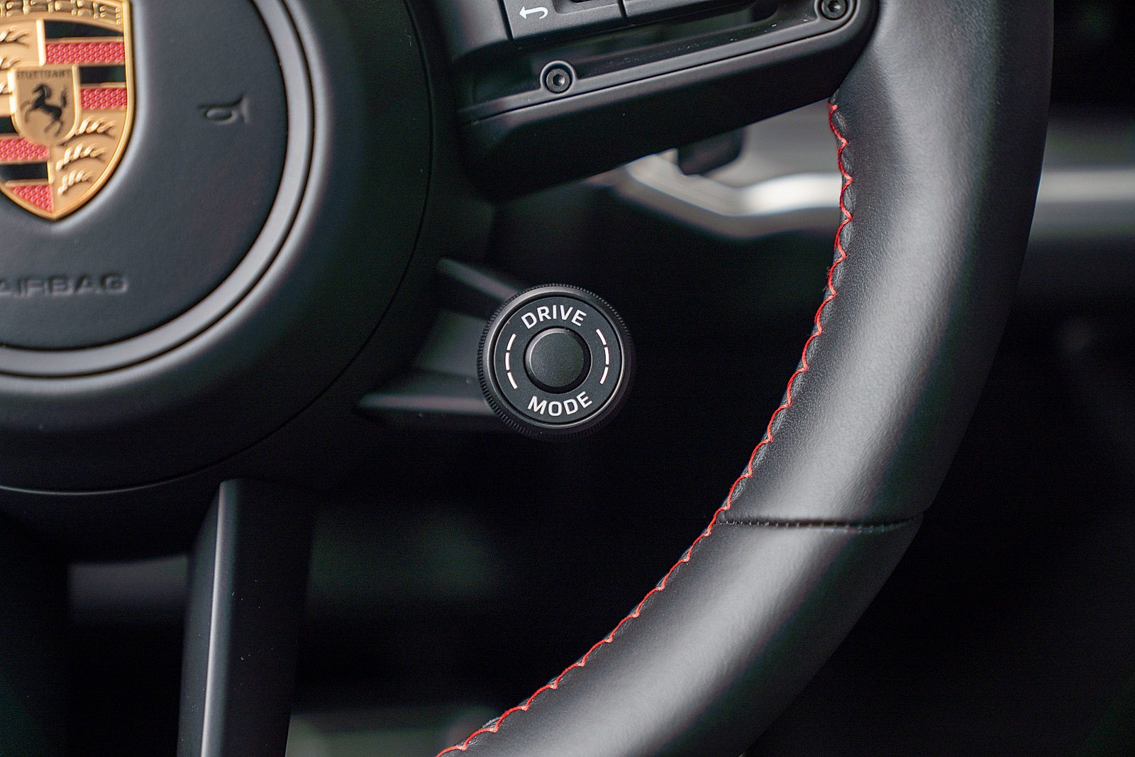 Certified 2025 Porsche Cayenne GTS AWD/4WD image 9