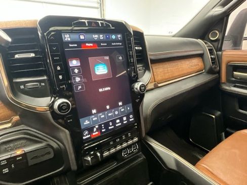 Used 2024 RAM 2500 Limited w/ Towing Technology Group image 11