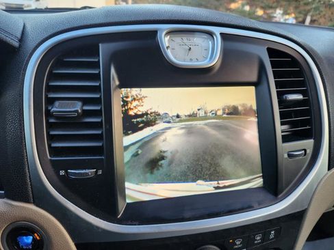 Used 2013 Chrysler 300 w/ Driver Convenience Group image 11